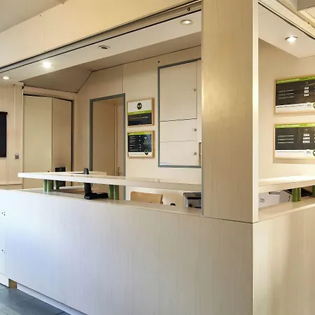 B&B Hotel Saclay Hotel *