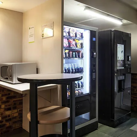 B&B Hotel Saclay Hotel